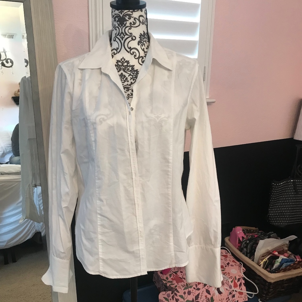 Gloria Vanderbilt Button up